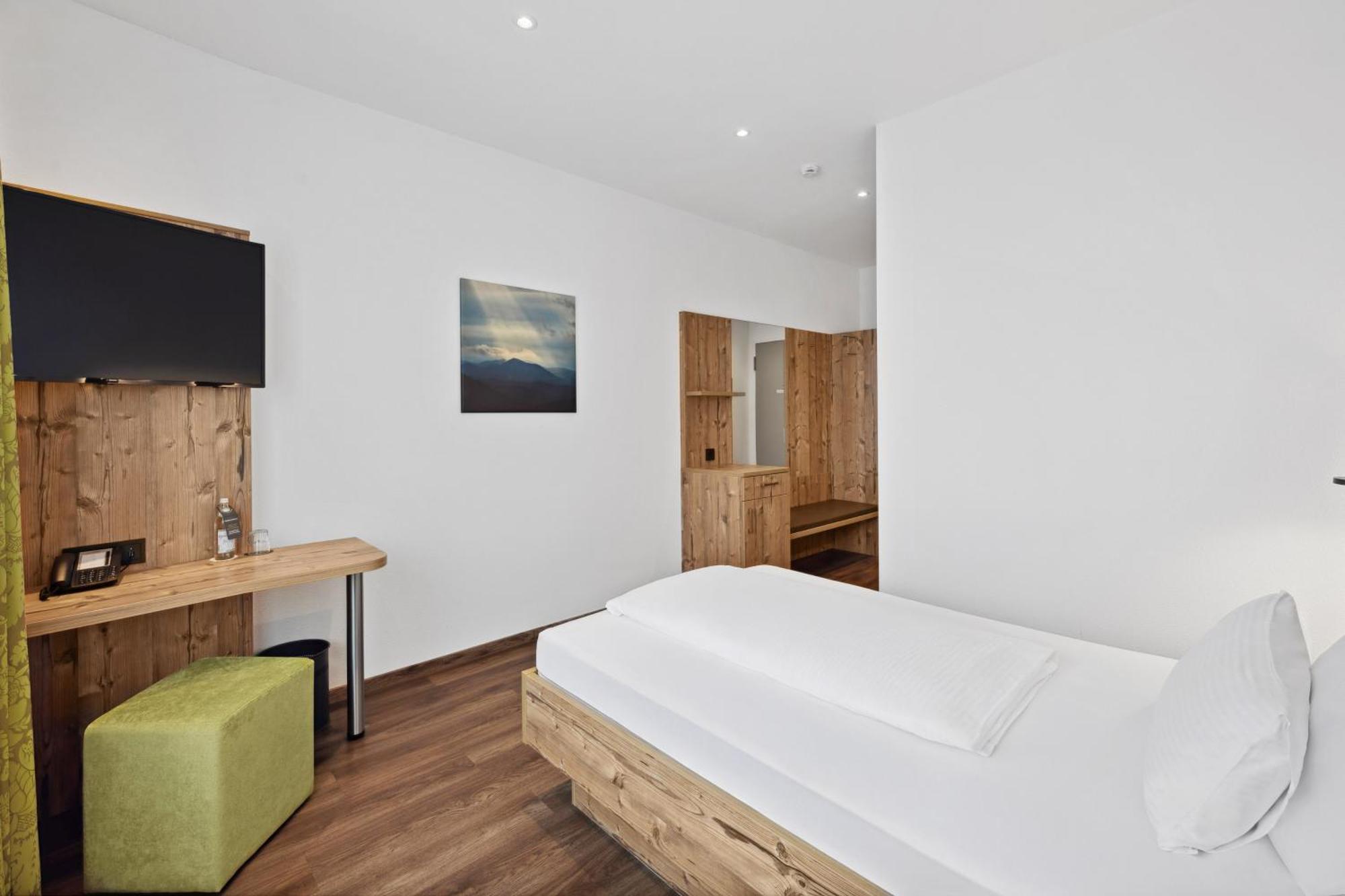 Hotel Zeppelin Laupheim Εξωτερικό φωτογραφία
